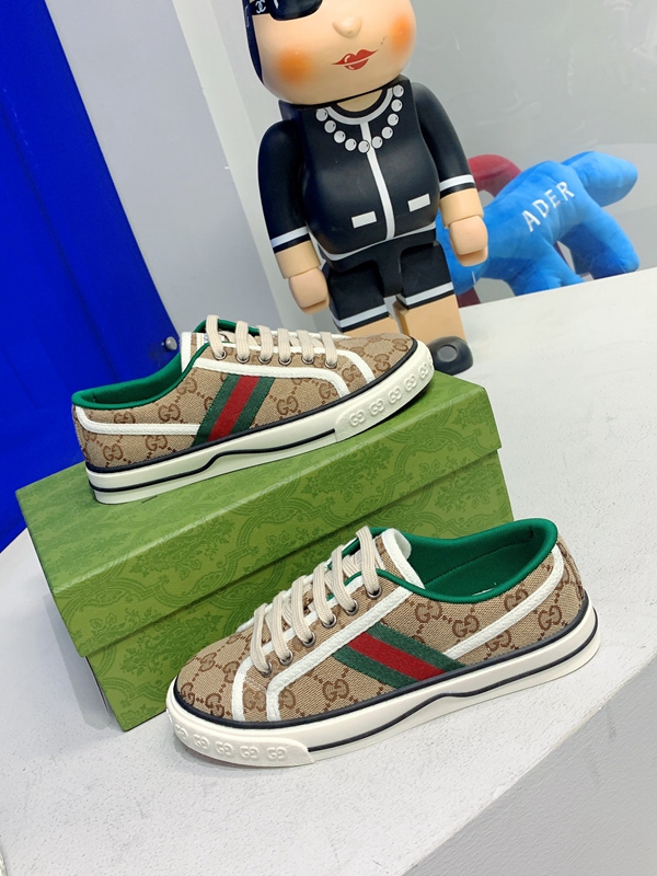 グッチ靴素材ディテール